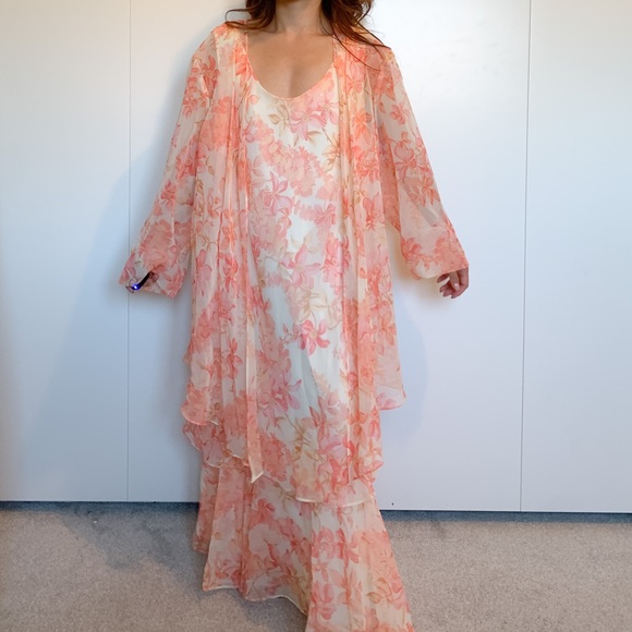 FLORAL DRESS SIZE MEDIUM/ LARGE - Picture 3 of 5